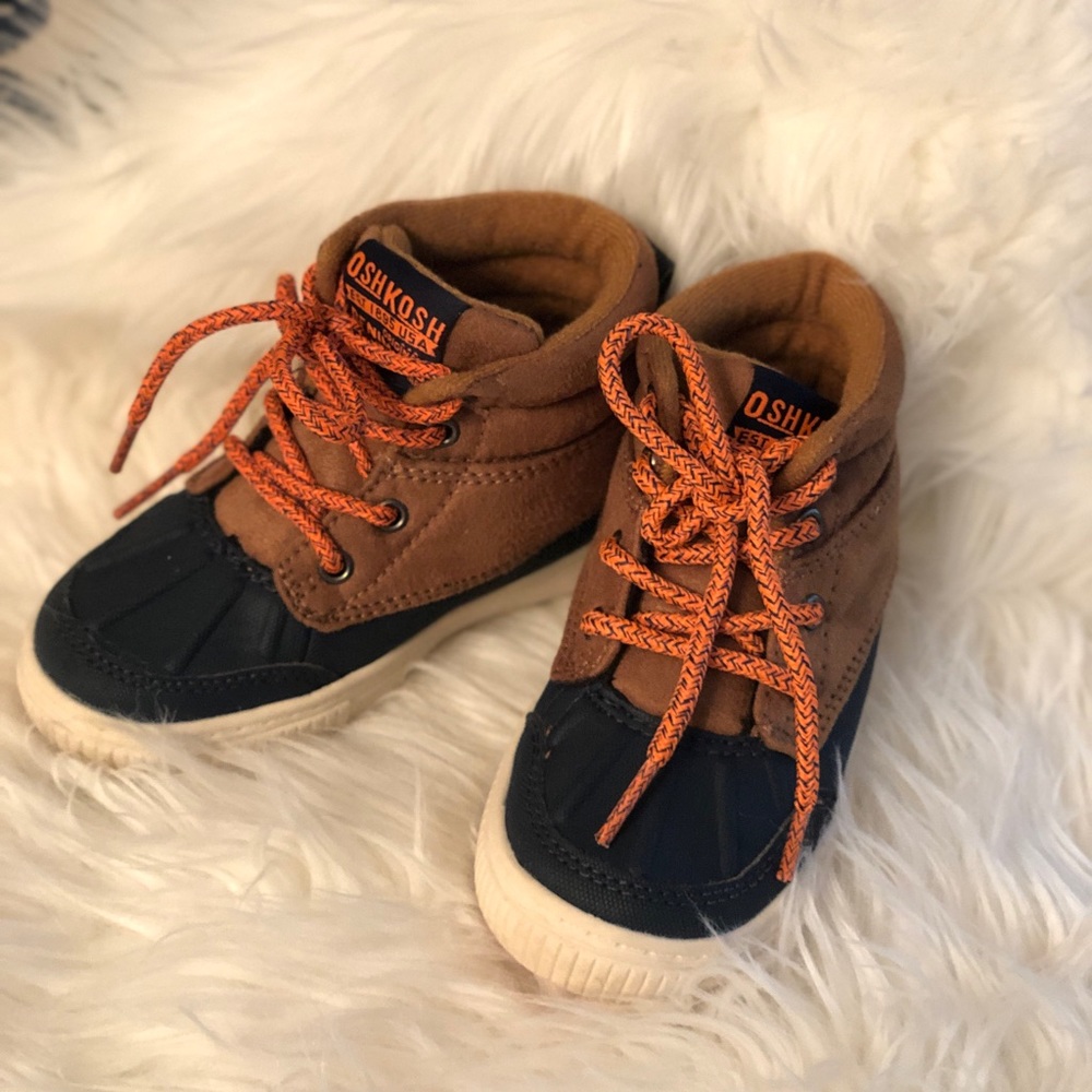 Oshgosh Duck Boots. Size 7 Toddler.